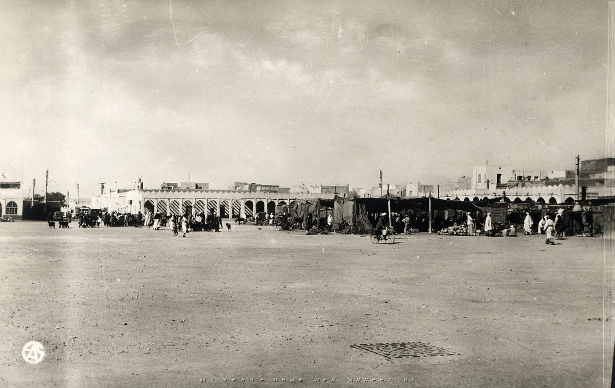 Colomb bechar 517- Place du marche COLLECTION DES AMIS DE ND DE SANTA CRUZ.jpg